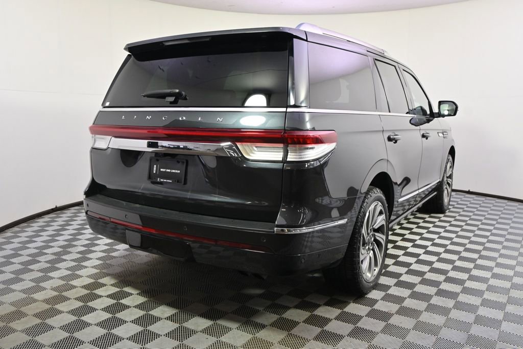 Certified 2023 Lincoln Navigator Reserve AWD/4WD image 6