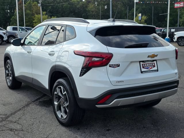 Used 2025 Chevrolet Trax LT w/ LT Convenience Package FWD image 9