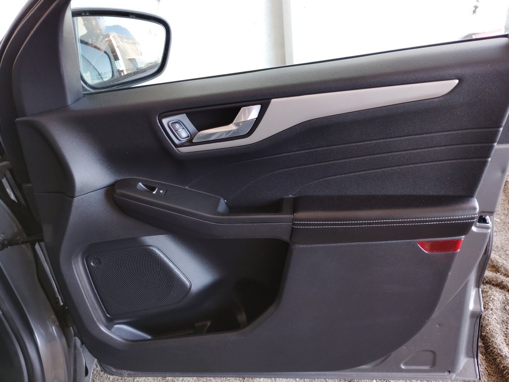 Used 2022 Ford Escape SEL FWD image 11
