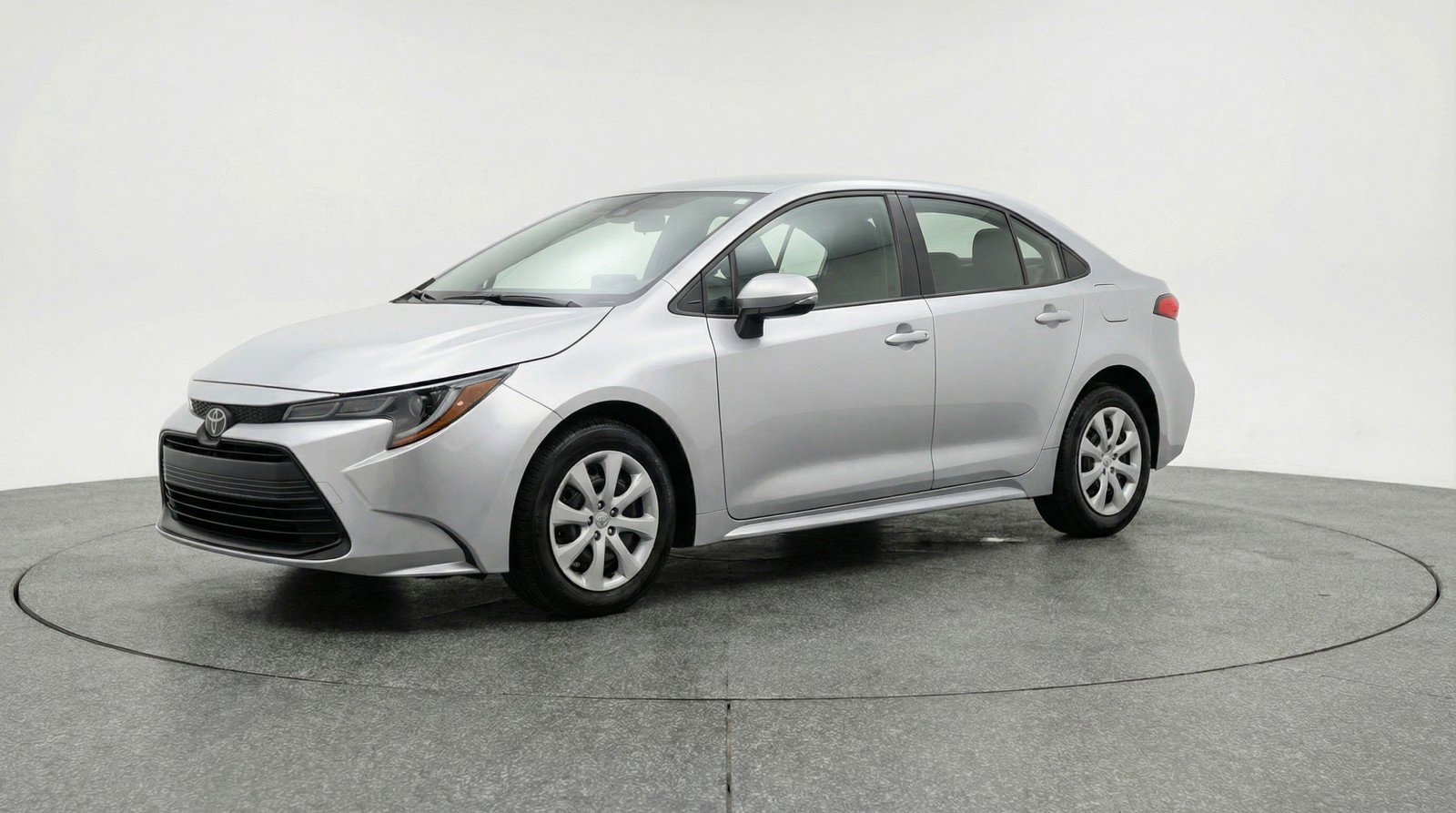 Used 2025 Toyota Corolla LE image 3
