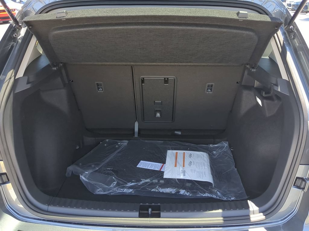 New 2026 Volkswagen Taos SE FWD image 9