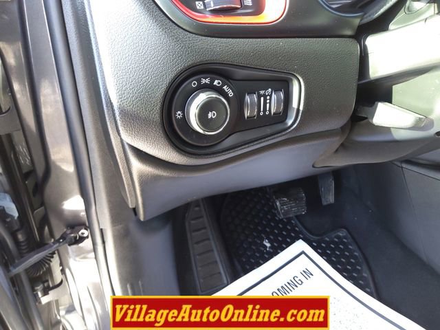 Used 2018 Jeep Renegade Trailhawk w/ Cold Weather Group II image 13