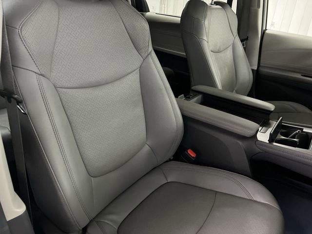 Used 2024 Toyota Sienna Limited AWD/4WD image 29