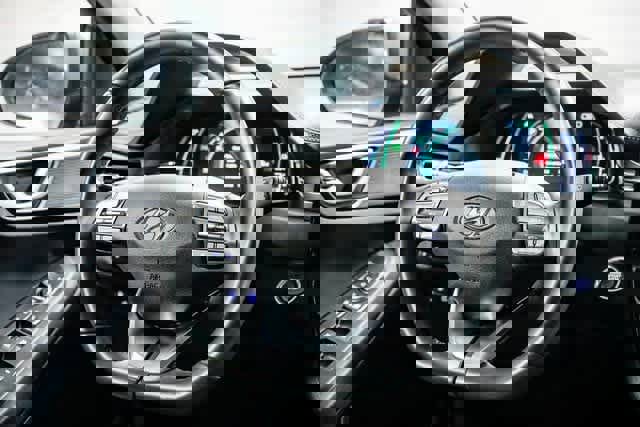 Used 2020 Hyundai Ioniq SEL image 14