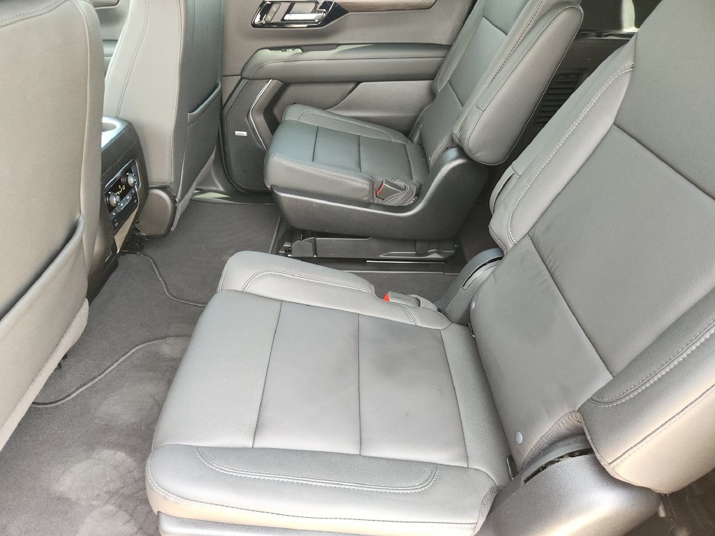 Used 2026 Chevrolet Suburban LT w/ Comfort Package RWD image 30