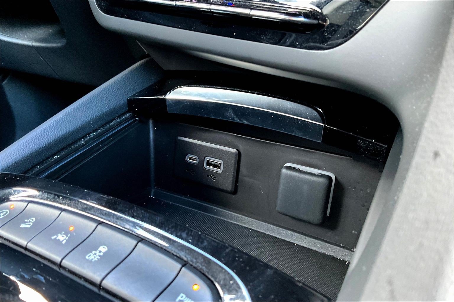 Used 2023 Buick Envision Essence AWD/4WD image 12