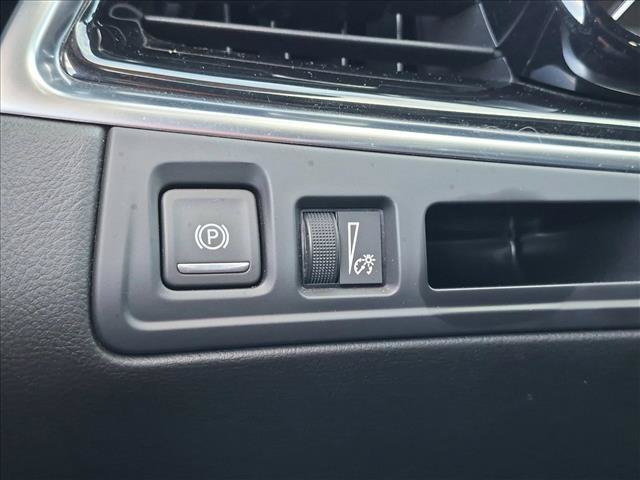 Used 2025 Cadillac XT6 Luxury FWD image 17