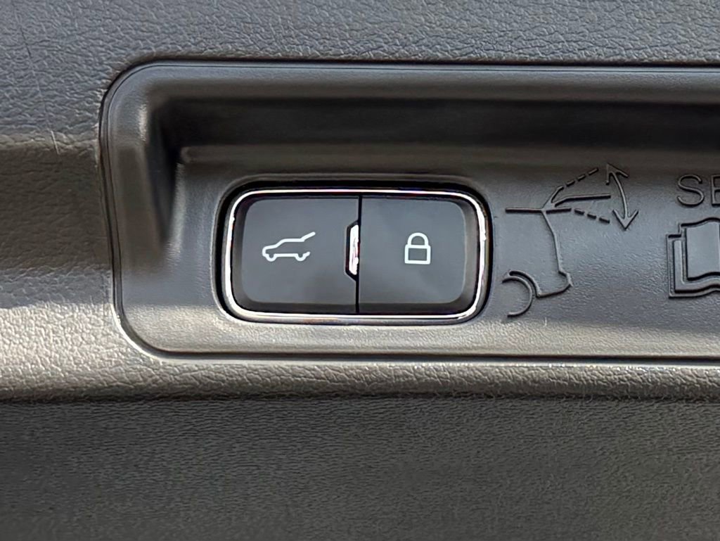 Used 2025 Ford Explorer Active image 11