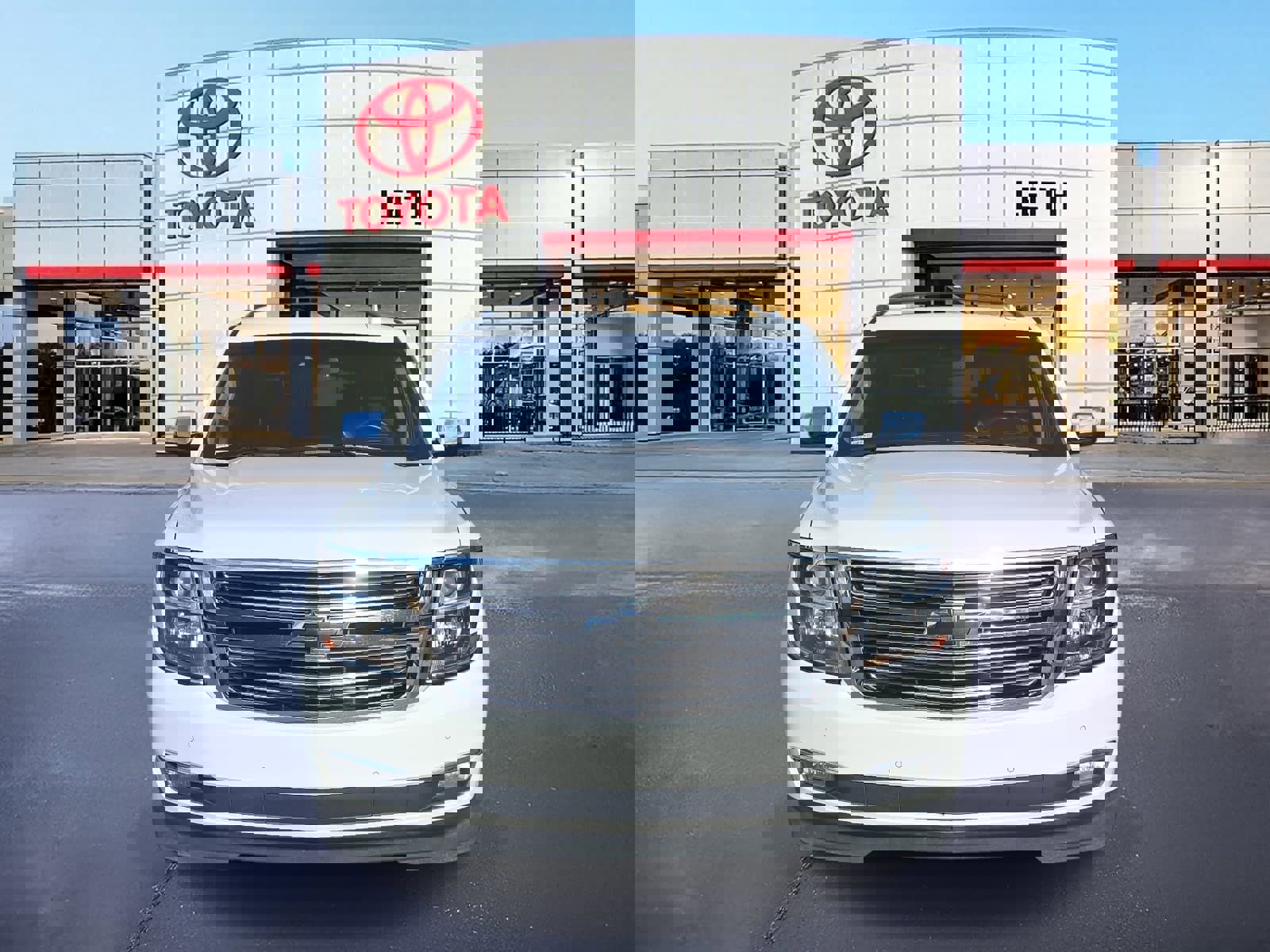 Used 2017 Chevrolet Suburban Premier image 2