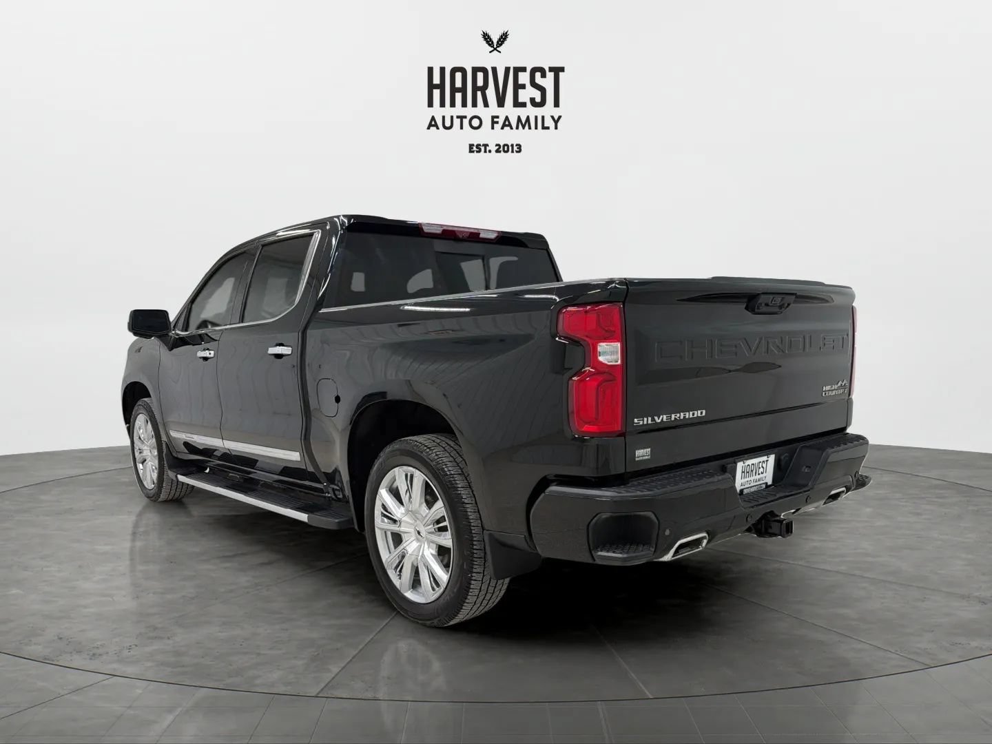 Used 2024 Chevrolet Silverado 1500 High Country w/ High Country Premium Package AWD/4WD image 4
