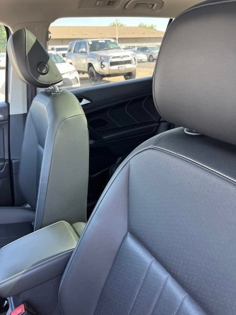 Used 2023 Volkswagen Tiguan SE w/ Panoramic Sunroof Package AWD/4WD image 6