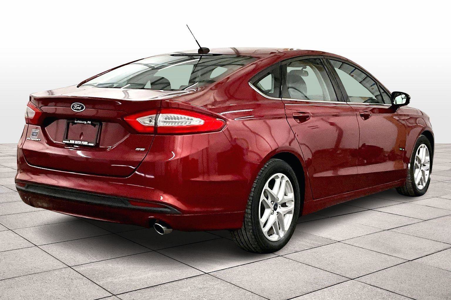 Used 2015 Ford Fusion SE image 12