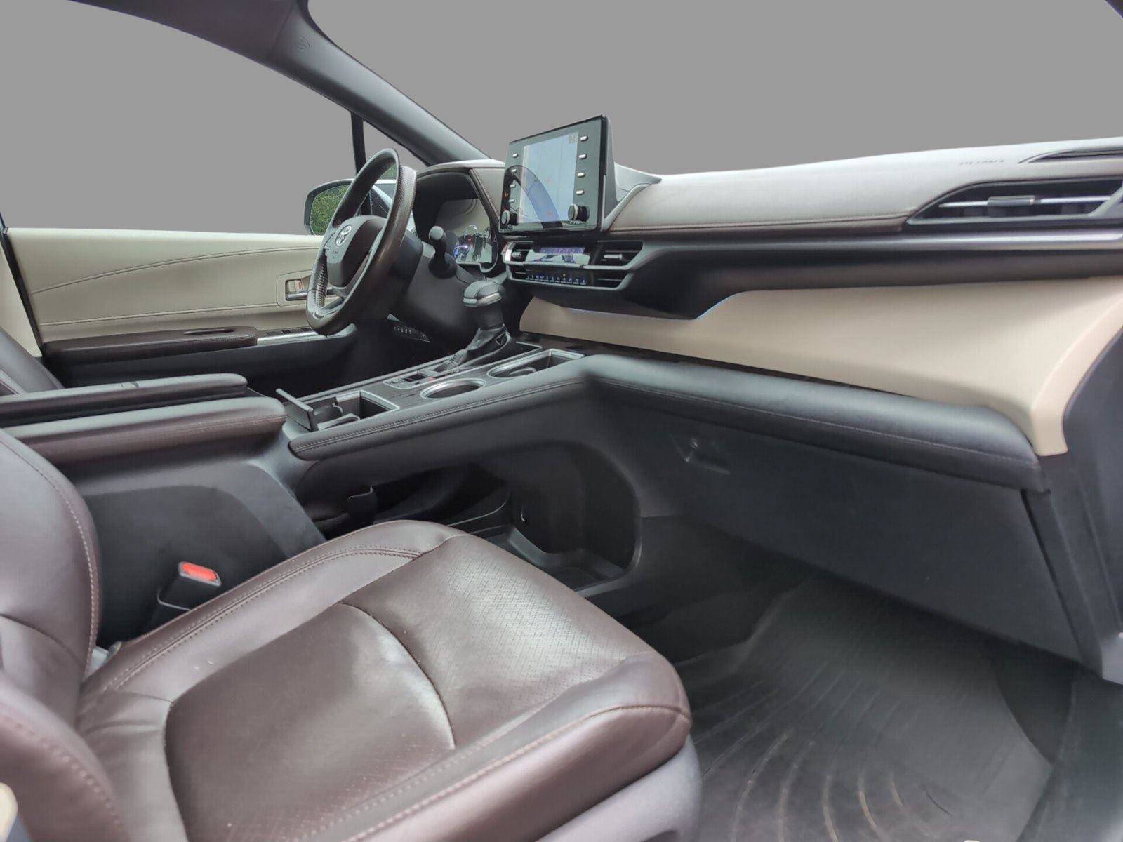 Used 2021 Toyota Sienna Platinum FWD image 33