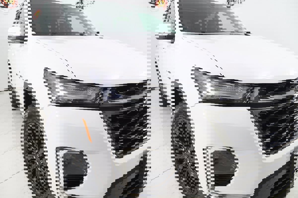 Used 2023 Chevrolet Traverse RS image 18