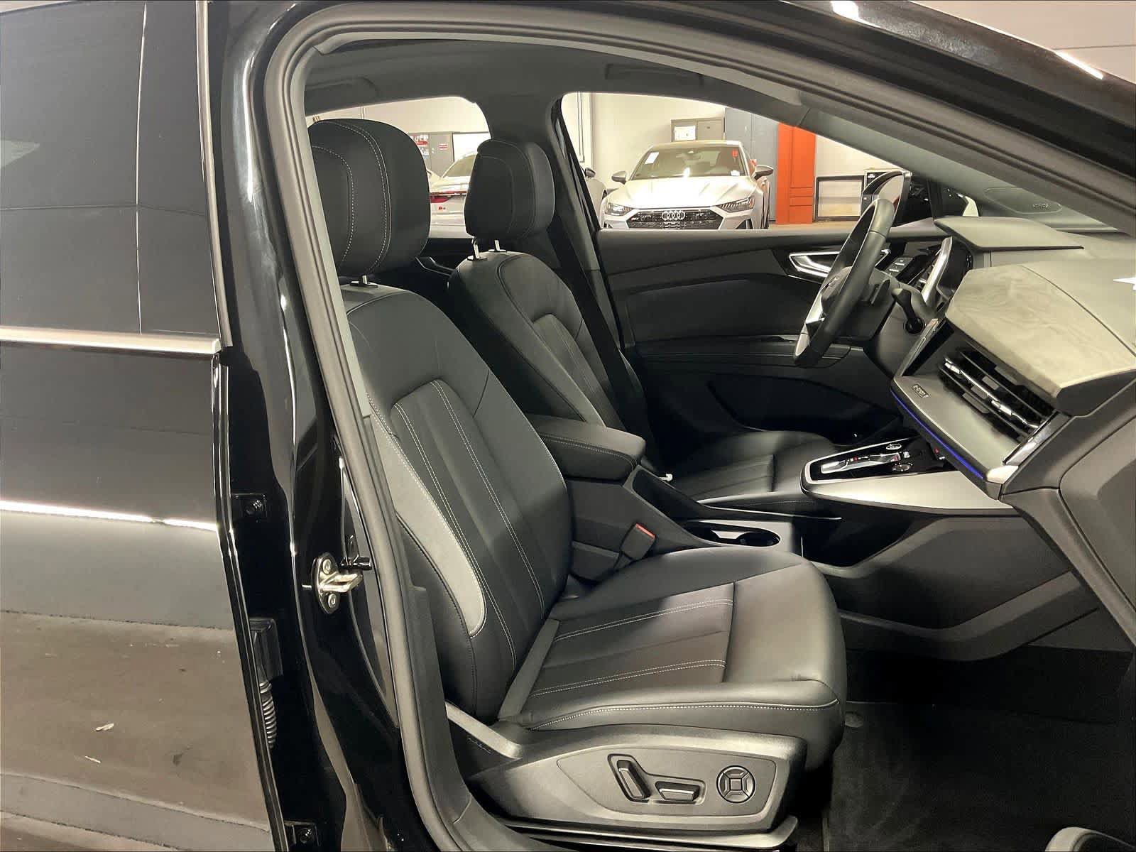 Used 2025 Audi Q4 e-tron Premium Plus w/ Premium Plus image 9