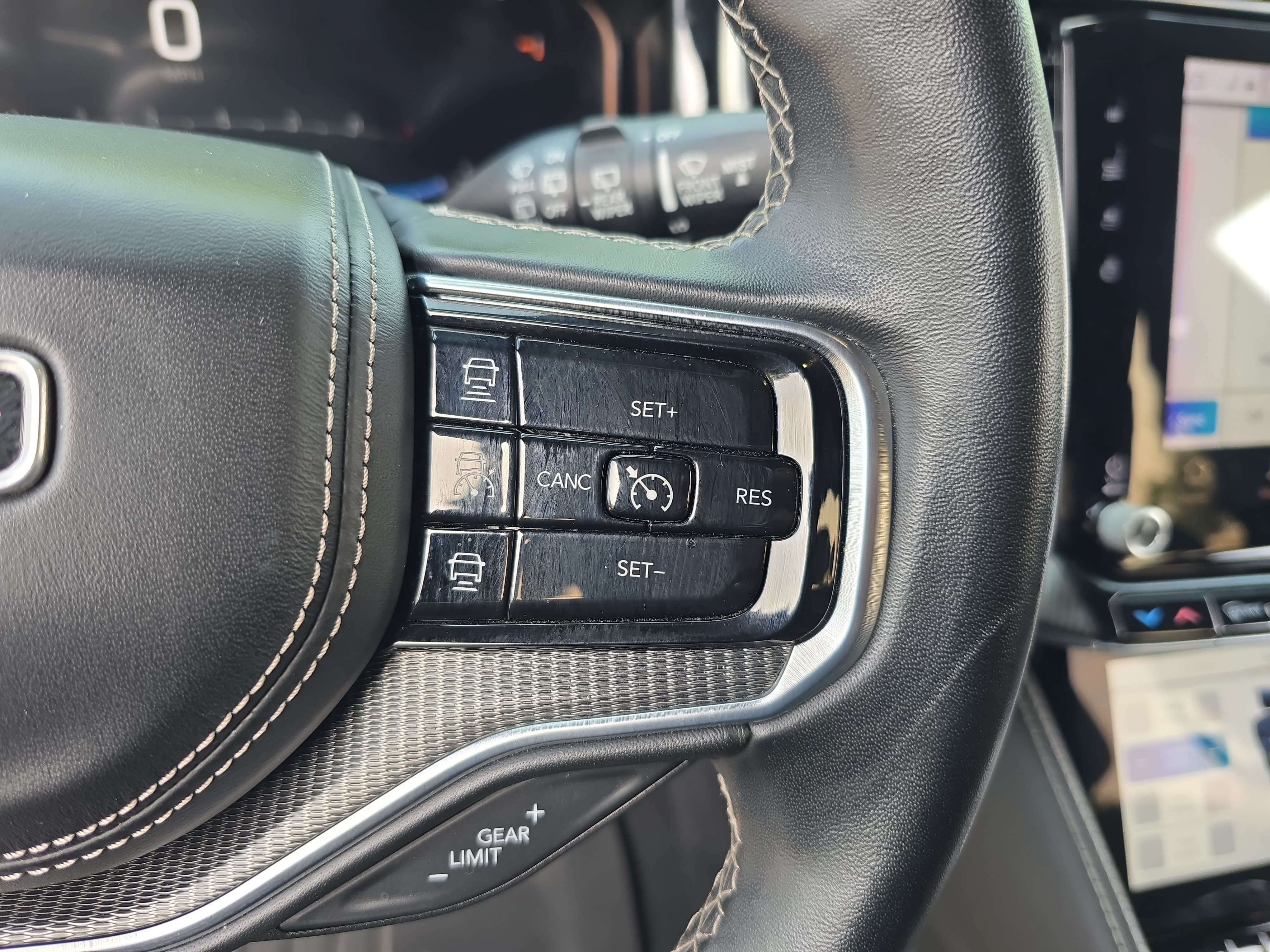 Used 2022 Jeep Grand Wagoneer Series II AWD/4WD image 19