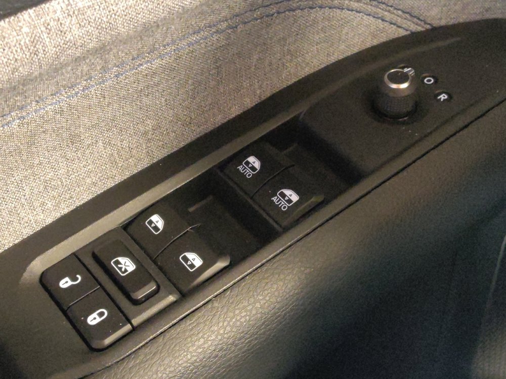 Used 2024 Jeep Compass Latitude AWD/4WD image 27