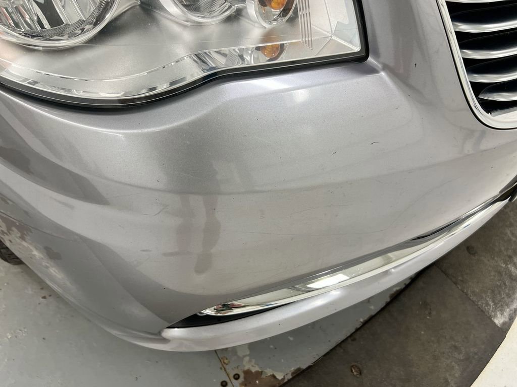 Used 2014 Chrysler Town & Country Touring FWD image 27