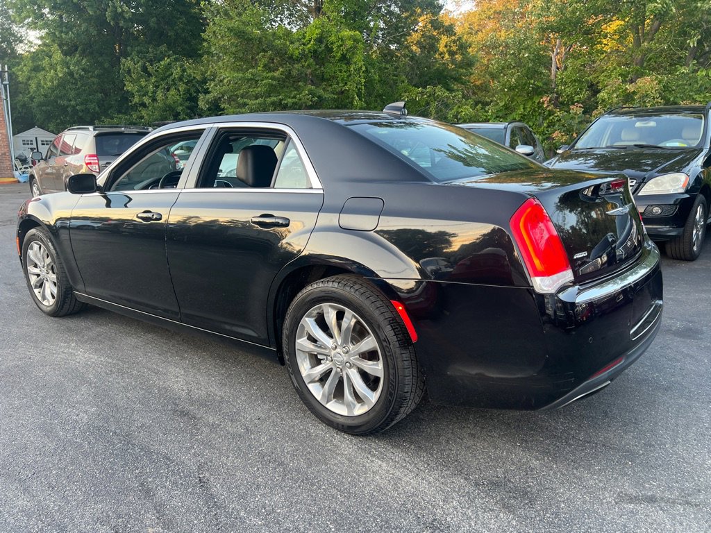 Used 2015 Chrysler 300 Limited w/ 300 Premium Group image 3