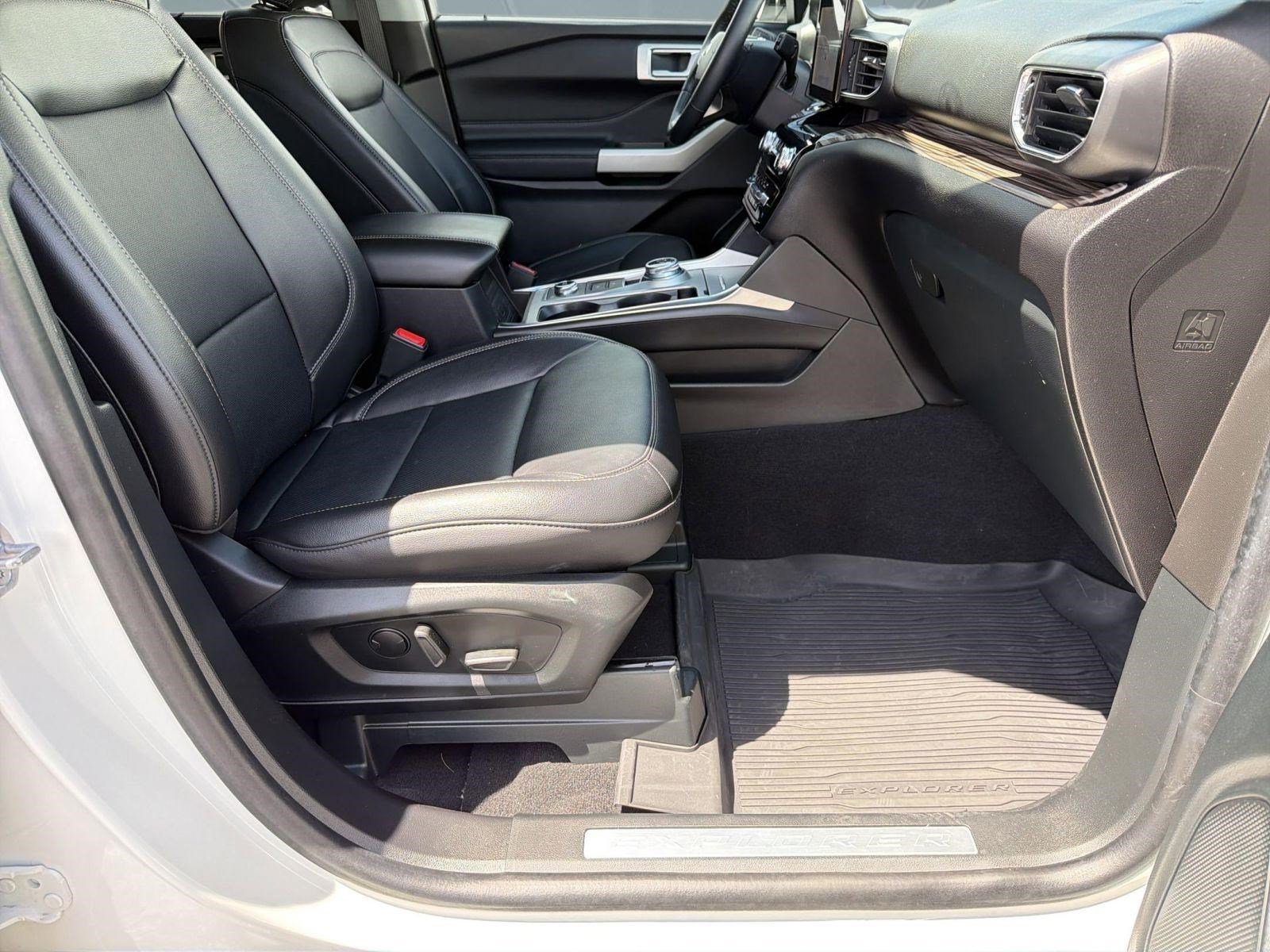 Used 2023 Ford Explorer Limited w/ Equipment Group 301A AWD/4WD image 30