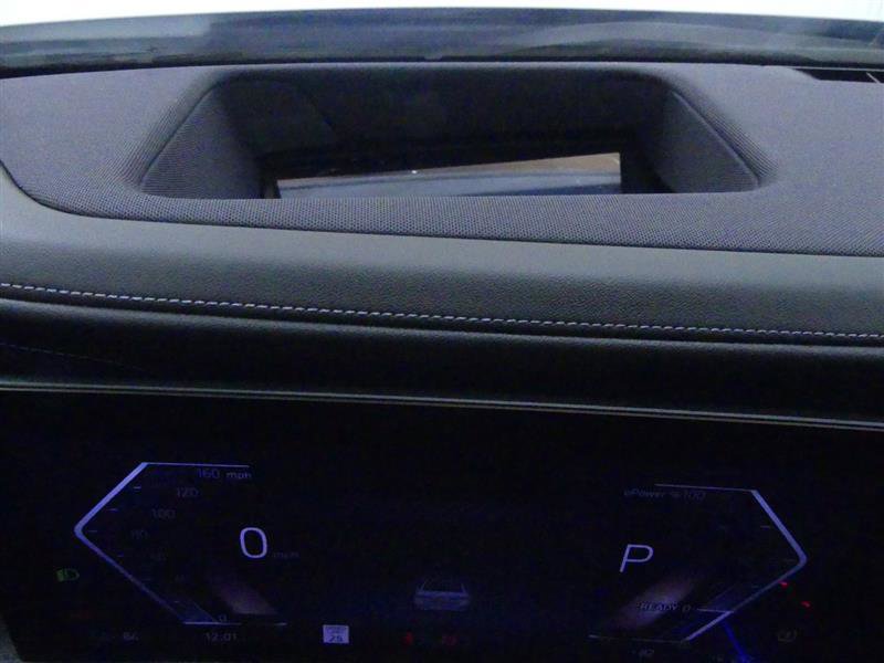 Used 2024 BMW i7 xDrive60 w/ Premium Package image 26