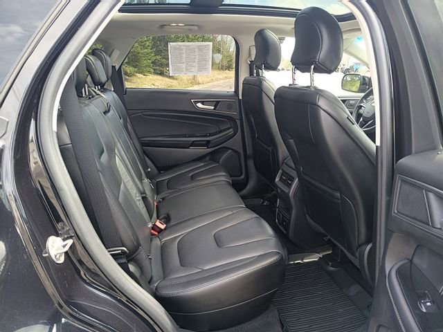 Used 2019 Ford Edge Titanium w/ Equipment Group 301A AWD/4WD image 18