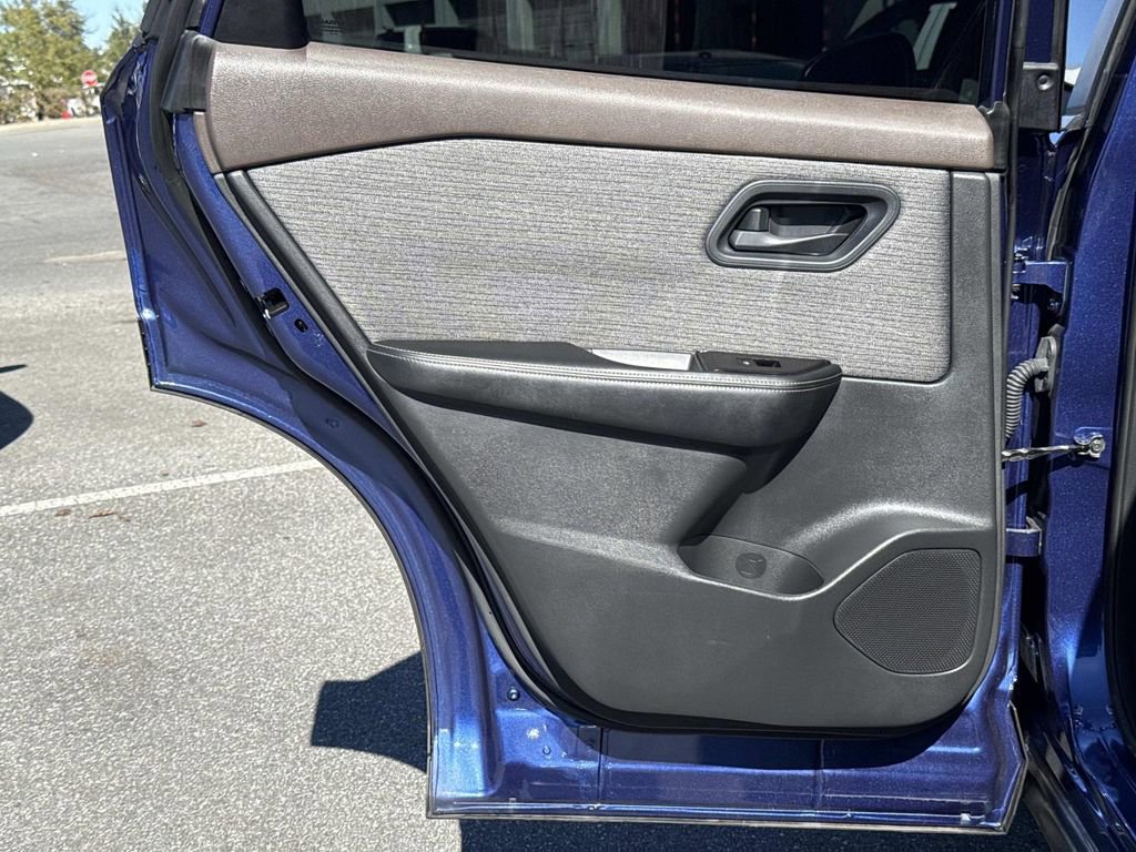 Used 2022 Nissan Rogue S image 13