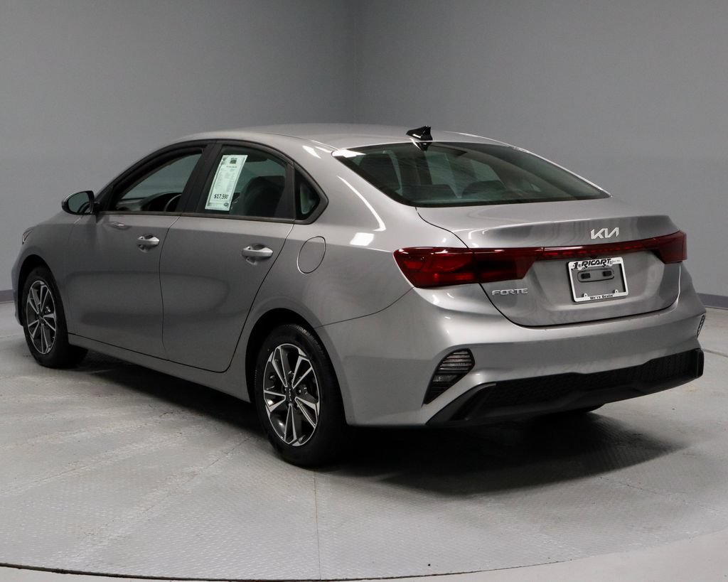 Used 2024 Kia Forte LXS FWD image 9