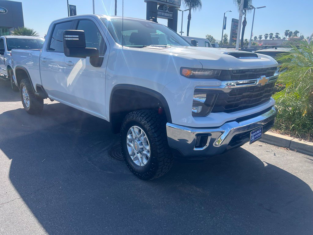 Used 2024 Chevrolet Silverado 2500 LT AWD/4WD image 1