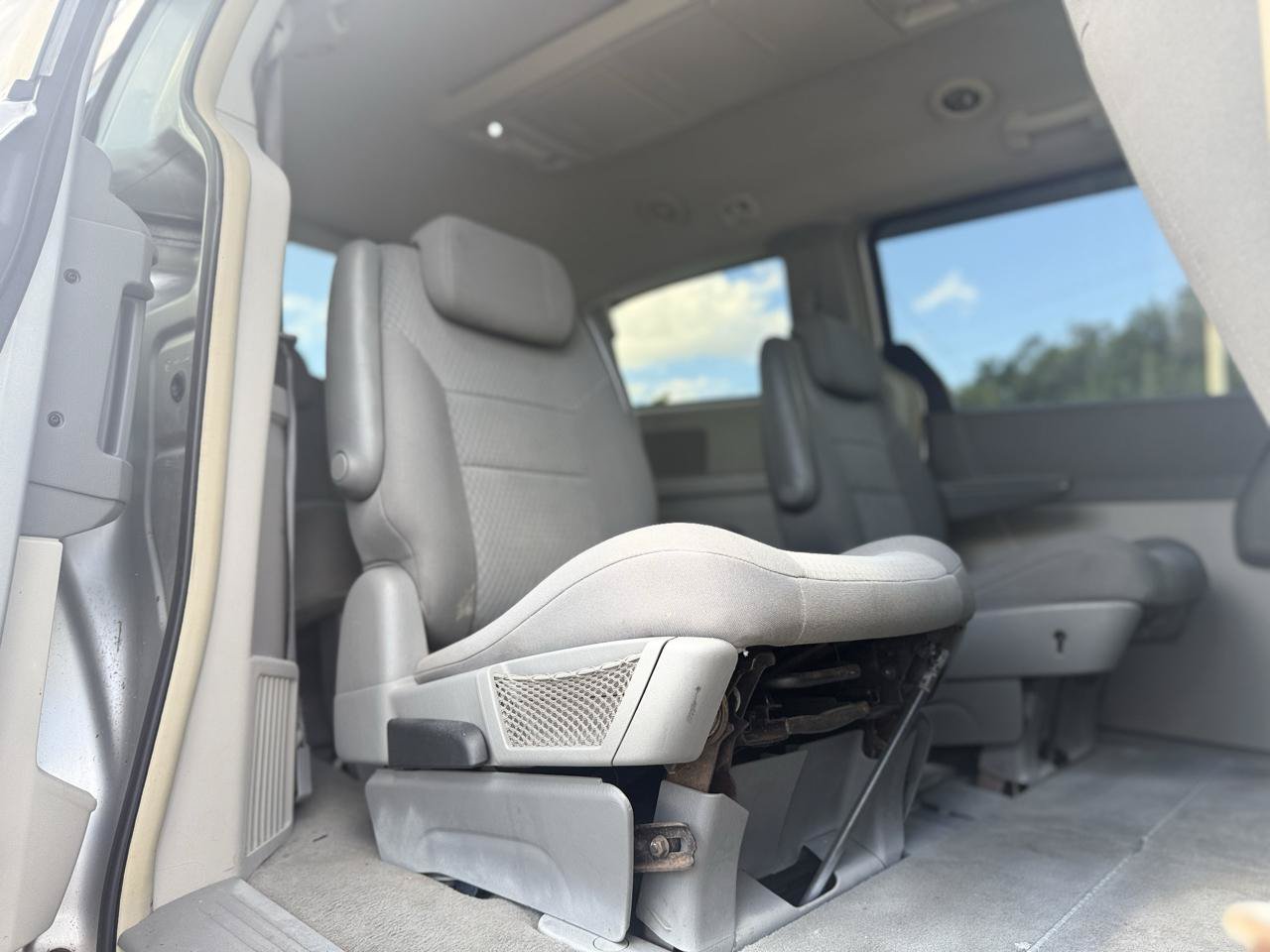 Used 2010 Chrysler Town & Country Touring FWD image 49