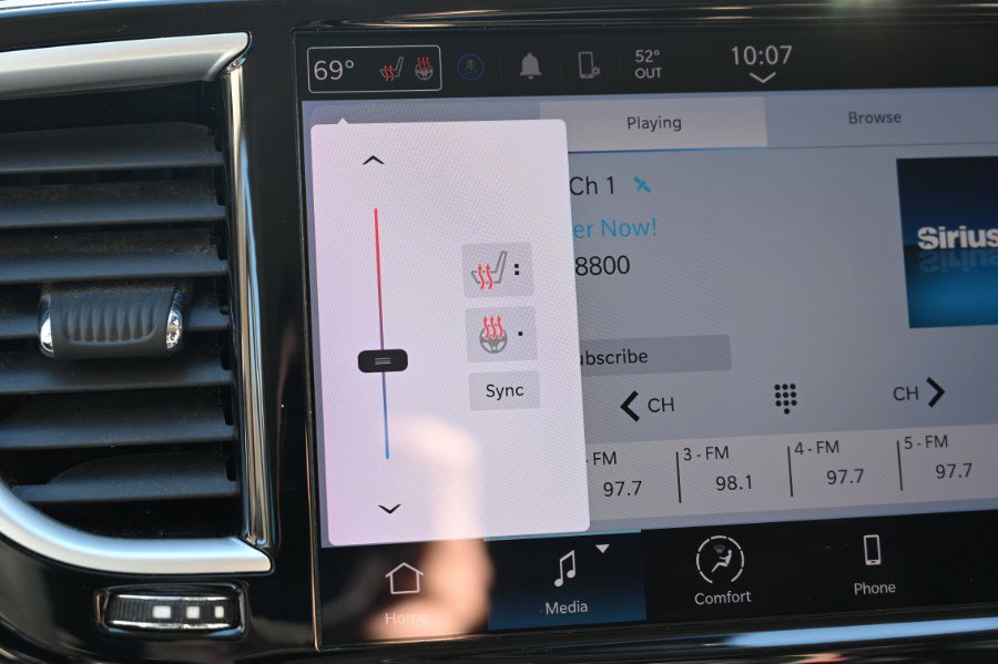 Used 2023 Chrysler Pacifica Touring-L FWD image 23
