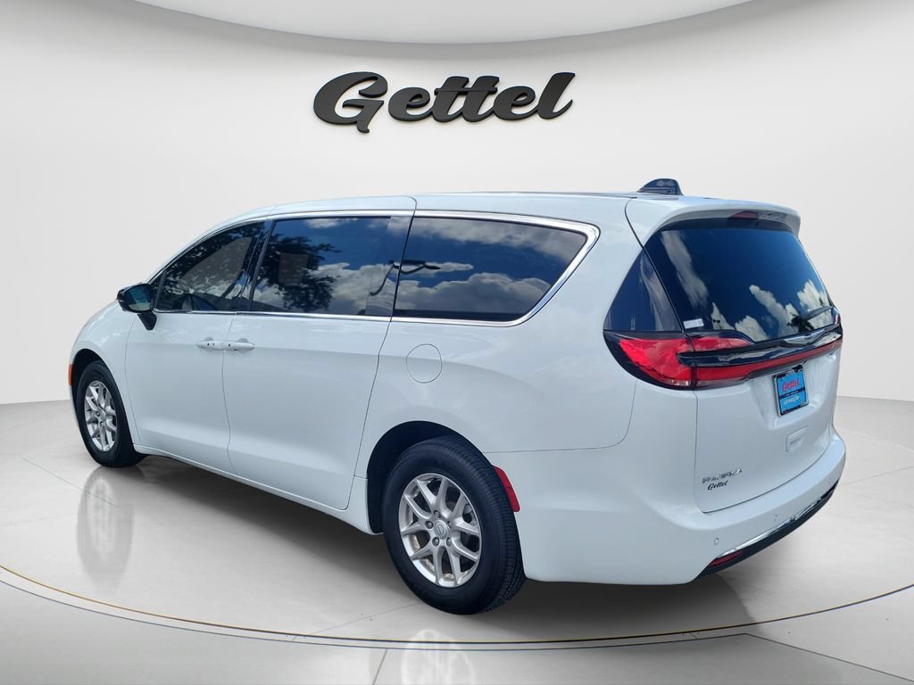 Used 2026 Chrysler Pacifica Select FWD image 7