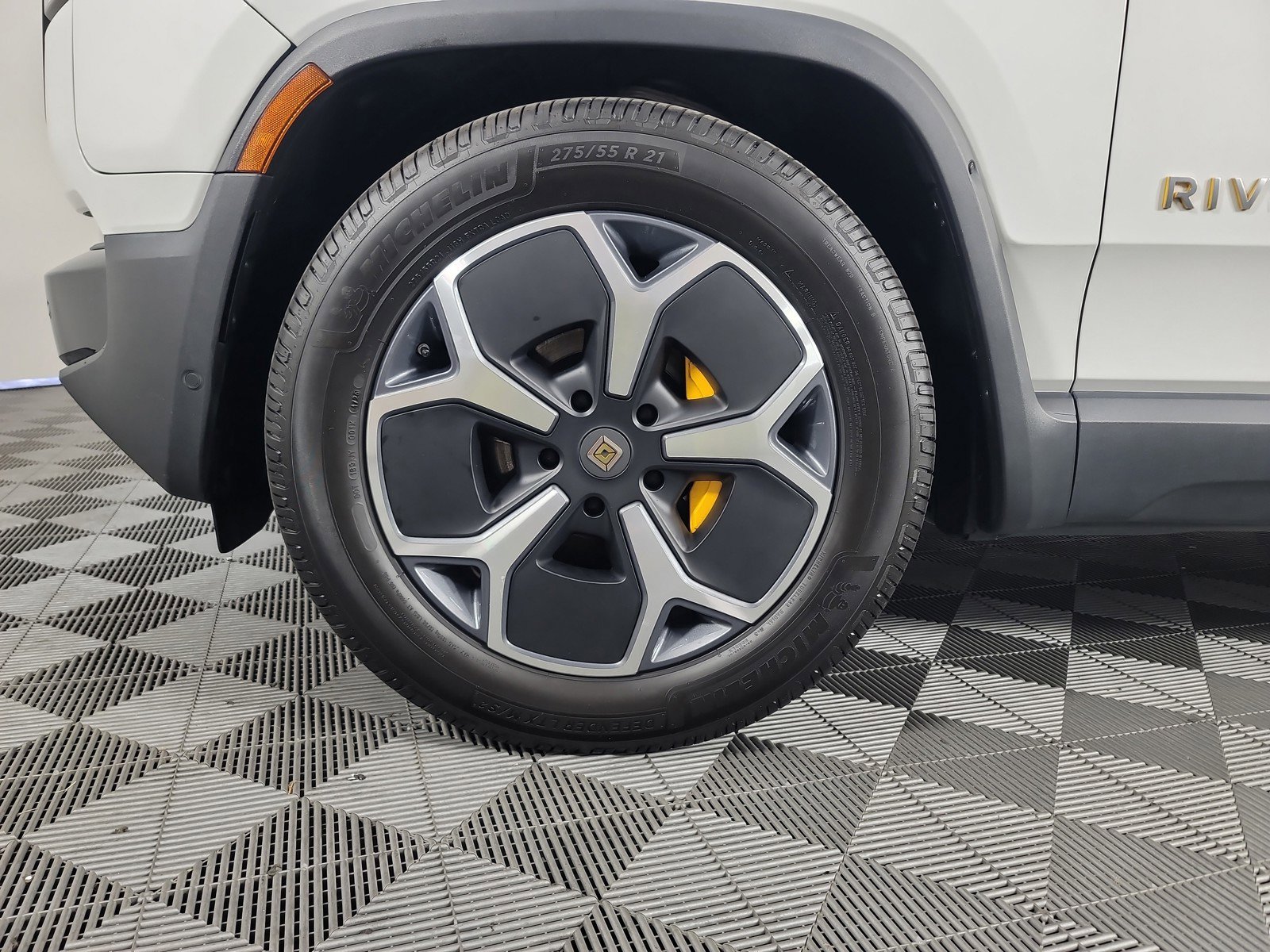 Used 2023 Rivian R1S Adventure AWD/4WD image 9