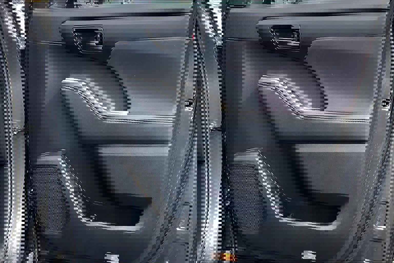 Used 2022 Toyota Highlander LE image 22