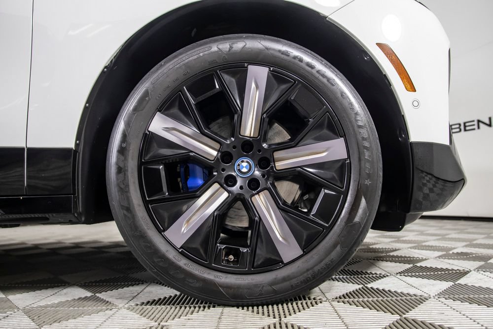 Used 2024 BMW iX xDrive50 w/ Sport Package AWD/4WD image 35