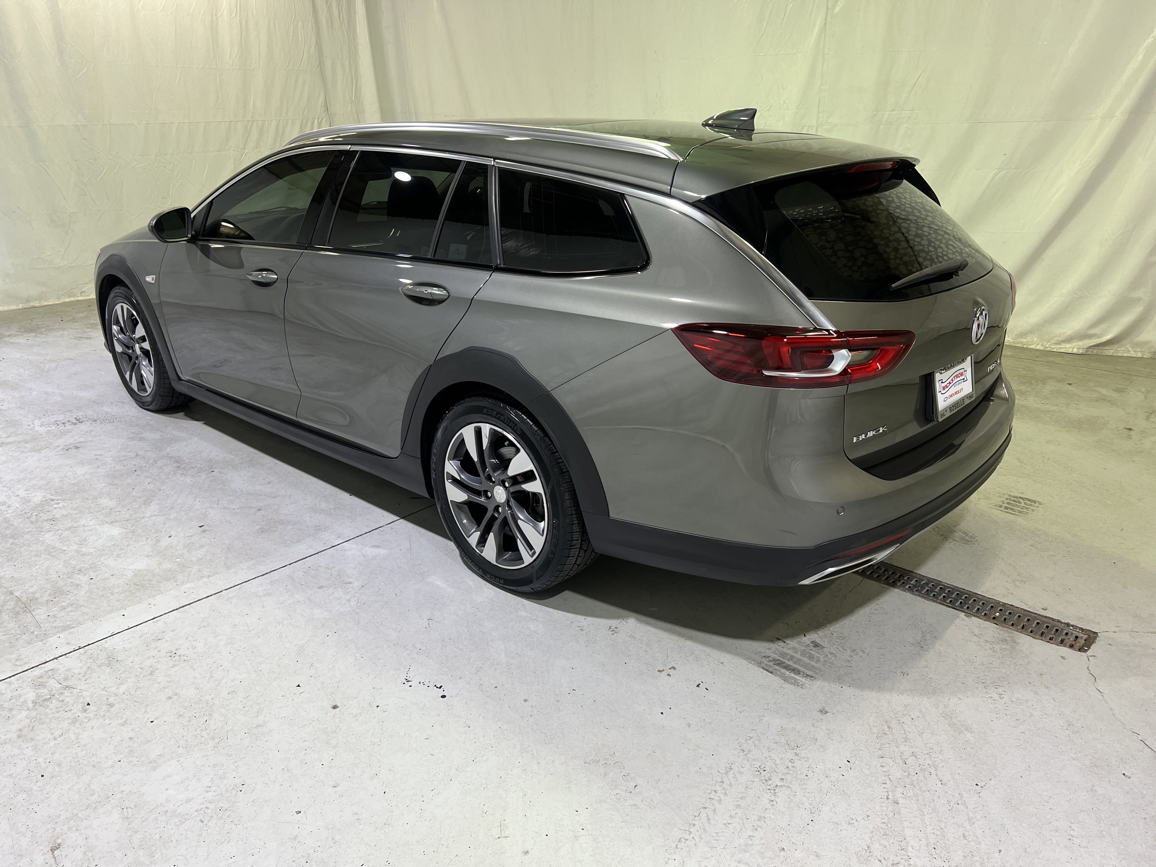 Certified 2018 Buick Regal Essence w/ Driver Confidence Package #1 AWD/4WD image 8