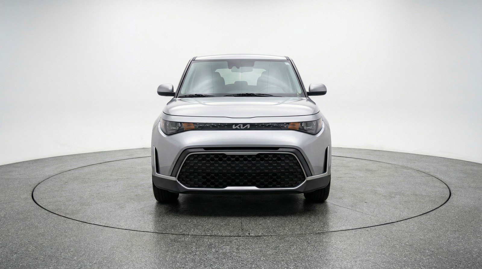 Used 2025 Kia Soul LX w/ LX Technology Package FWD image 2