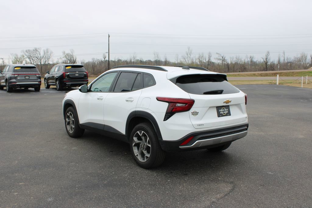 Used 2025 Chevrolet Trax LT w/ LT Convenience Package image 7