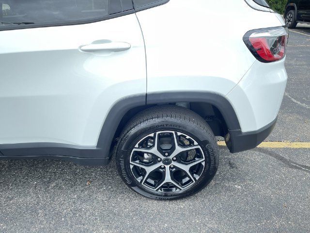 Used 2026 Jeep Compass Limited AWD/4WD image 31