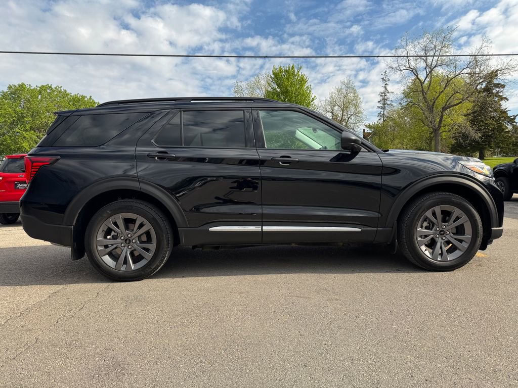 Used 2025 Ford Explorer Active w/ Active Comfort Package AWD/4WD image 4