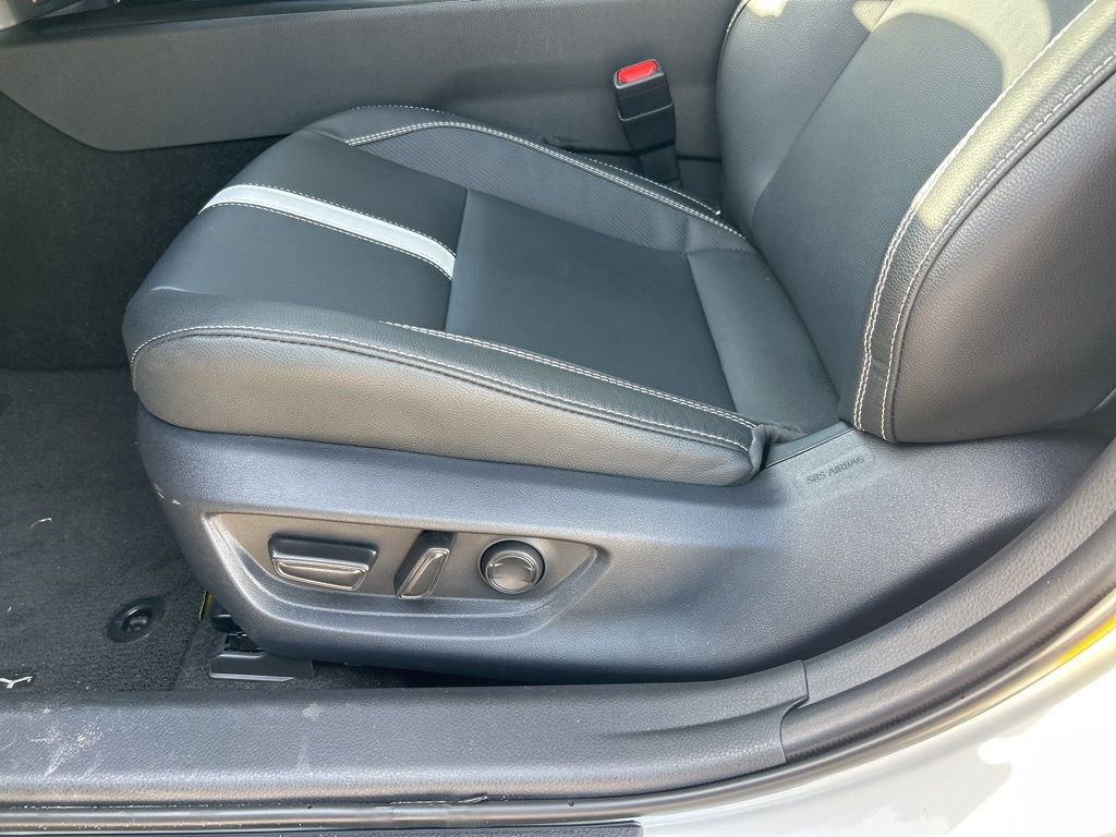Used 2025 Toyota Camry SE w/ Convenience Package image 17