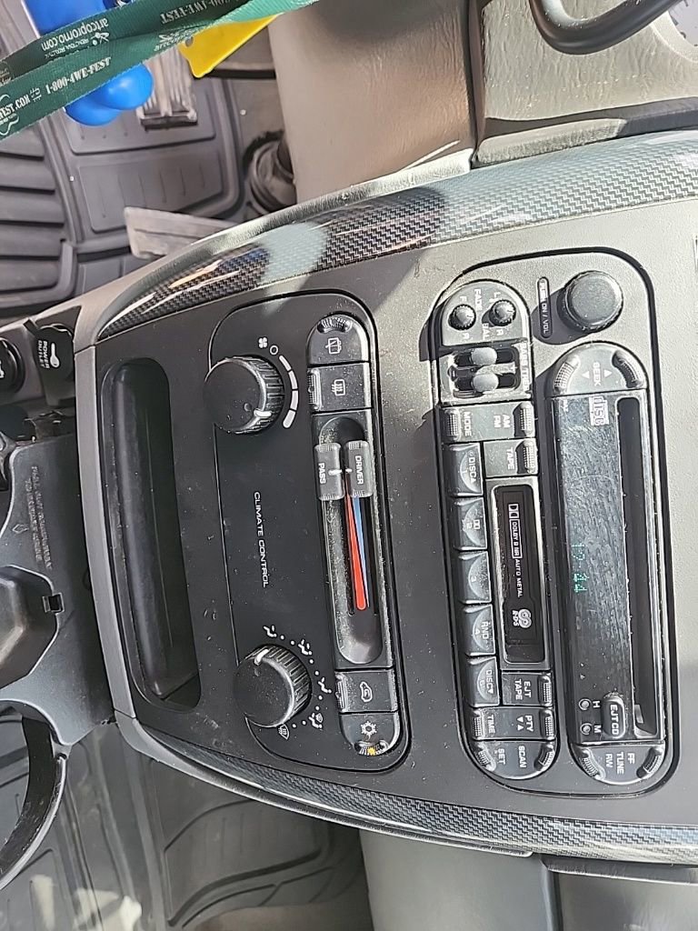Used 2006 Dodge Caravan SXT w/ Popular Equipment Group I FWD image 14