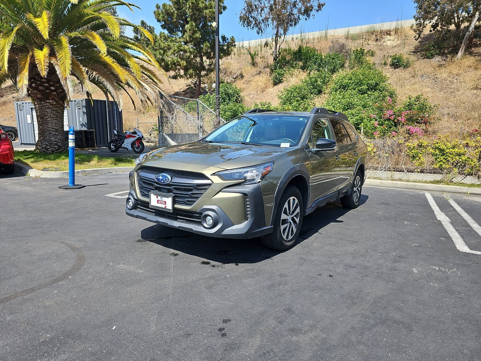 Used 2024 Subaru Outback Premium AWD/4WD image 3
