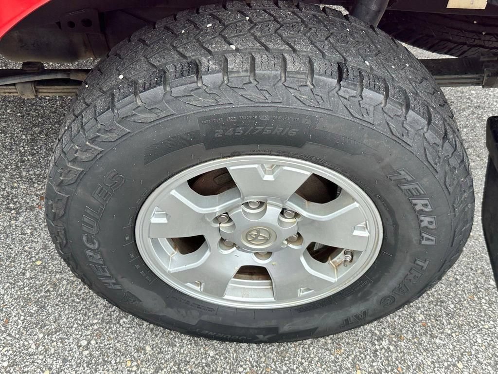 Used 2014 Toyota Tacoma PreRunner w/ SR5 Package RWD image 25
