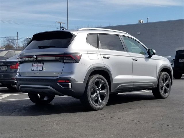 New 2025 Volkswagen Taos SEL image 3