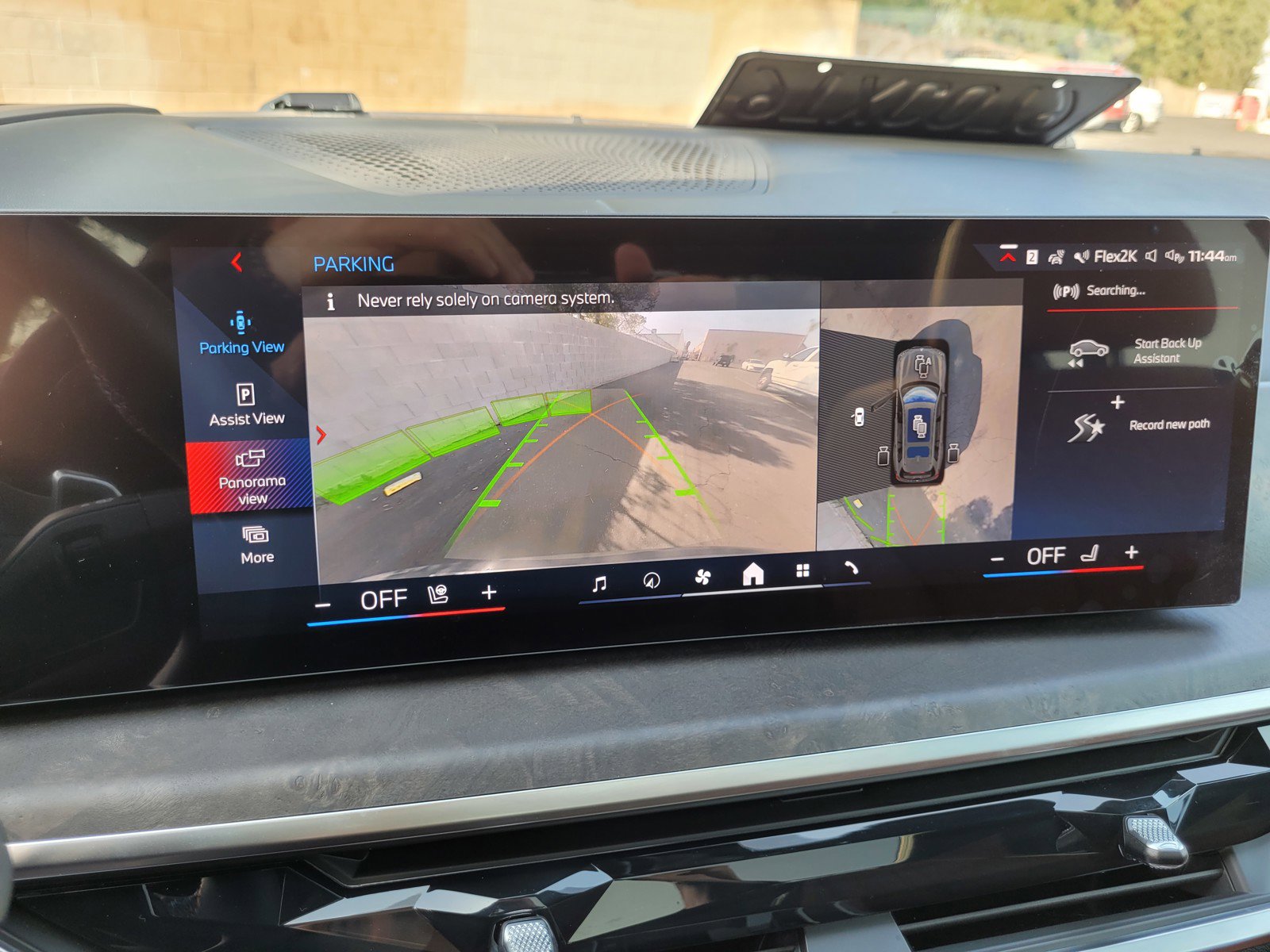 Used 2025 BMW X7 M60i w/ Climate Comfort Package image 18