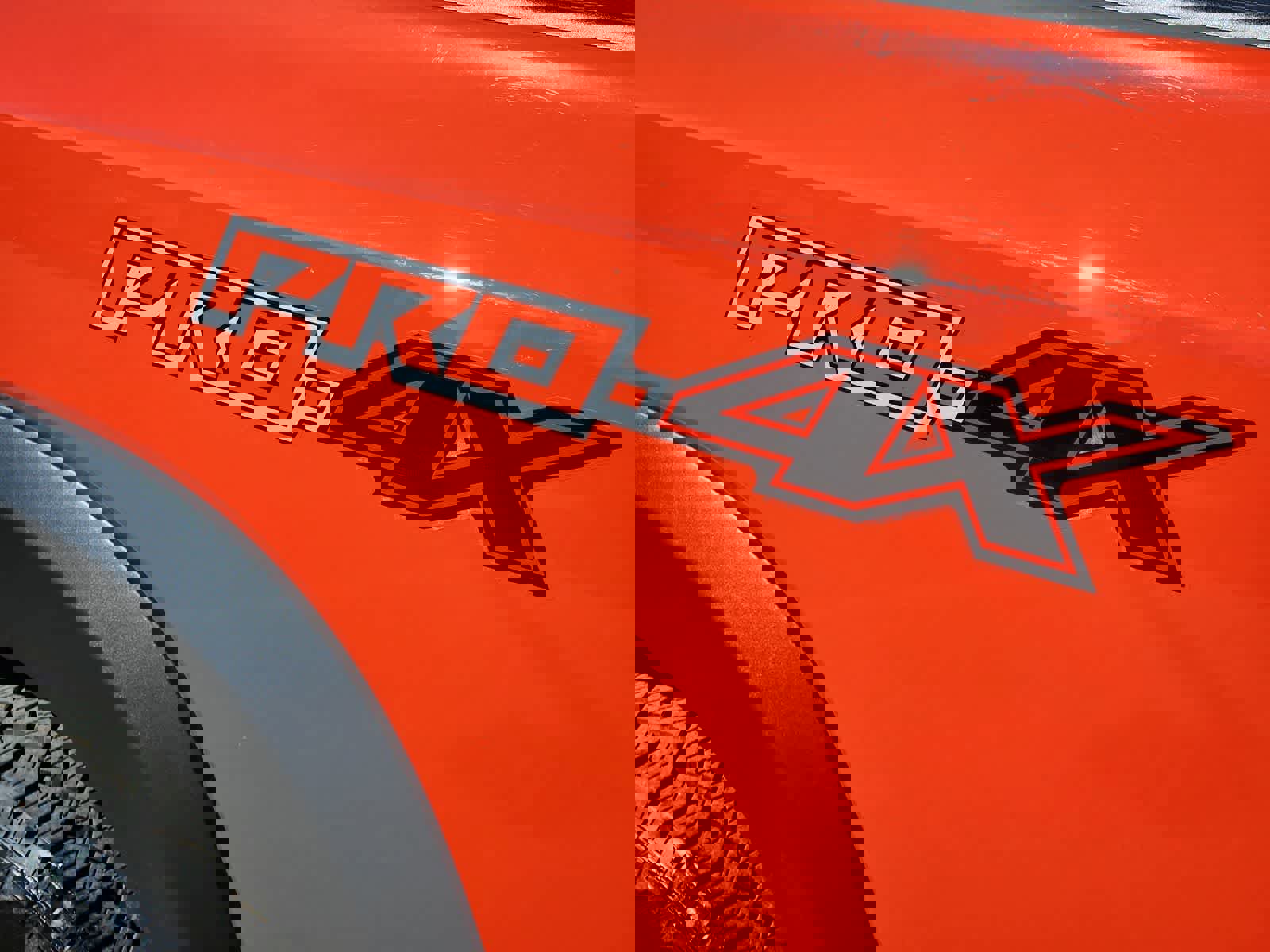 Used 2025 Nissan Frontier PRO-4X image 12