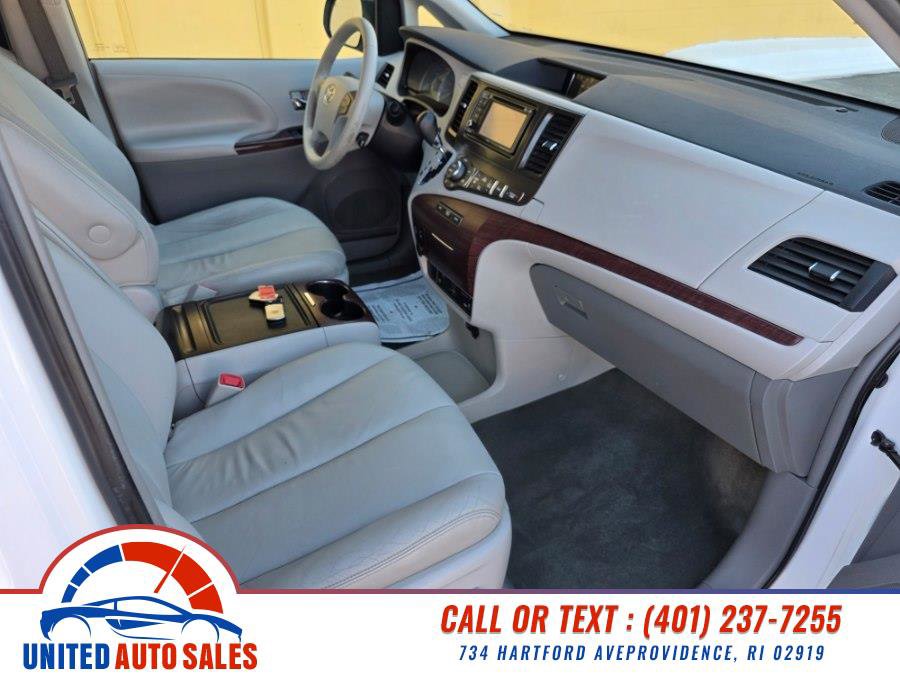 Used 2013 Toyota Sienna XLE w/ Entertainment Pkg image 13