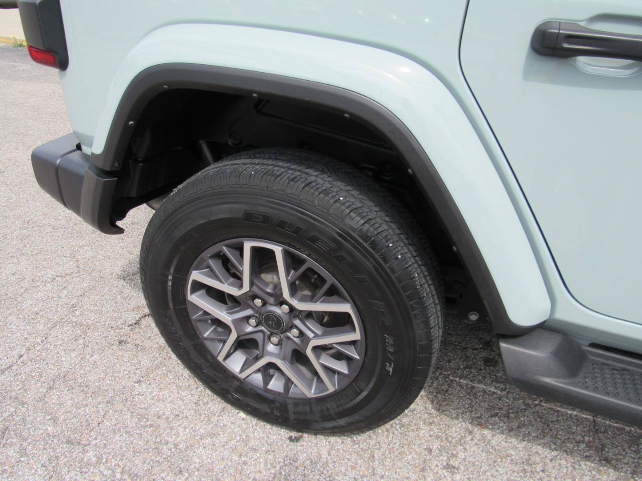 Used 2024 Jeep Wrangler Unlimited Sahara w/ Technology Group AWD/4WD image 4