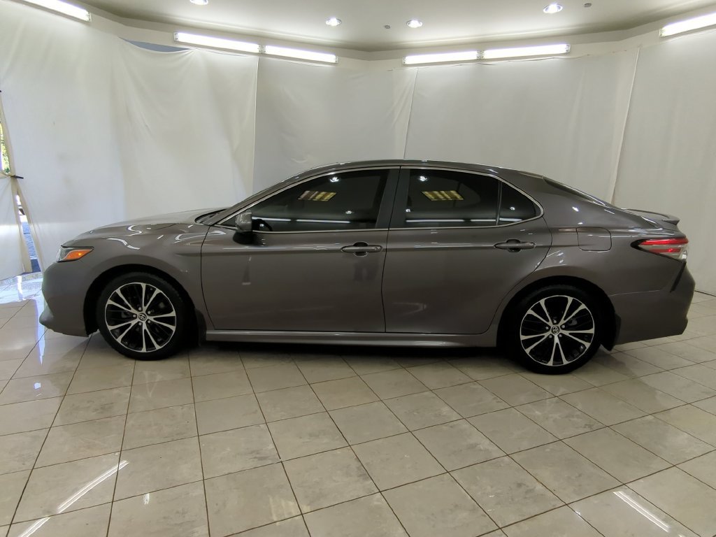 Used 2018 Toyota Camry SE w/ Moonroof Package FWD image 5